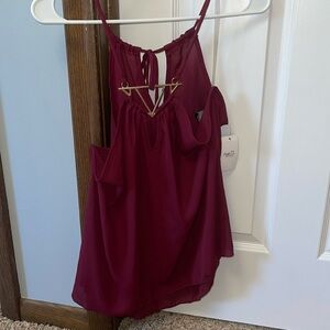 Women’s NWT maroon top with gold metal 
Rue 21
Size medium
New with tags